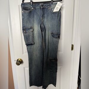 NWT Becca Vintage LR Cargo jeans in size 34